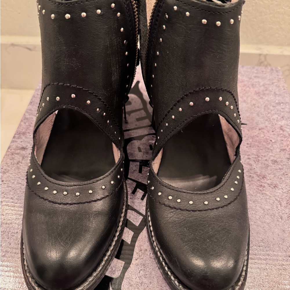 Freebird Desert Black Sz 7